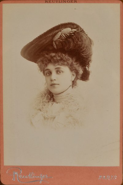 Elegantti nainen hattu päässään - Charles Reutlinger tekijältä Charles Reutlinger