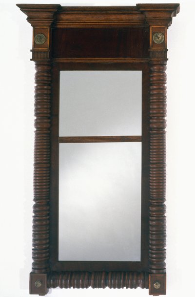 Looking Glass, c. 1830-1837 (mahonki ja kirsikka; itäinen valkoinen mänty, pehmeä vaahtera, messinki ja peililasi) tekijältä Charles del Vecchio