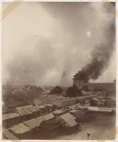 Suuri tulipalo Pekingin pääportilla, 1900 tekijältä Chinese Photographer