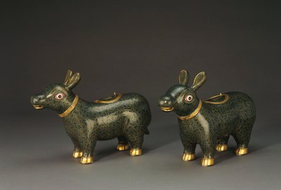 Pari cloisonne-kiilletapiiria muodostaa suonia tekijältä Chinese School