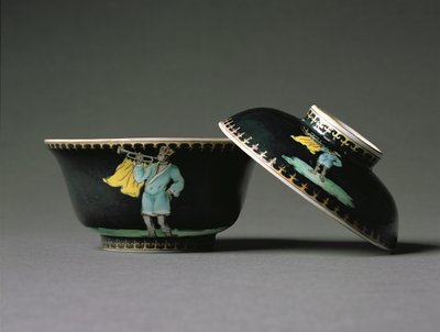 Sokerikulho ja kansi, Qianlong-kausi (1736-1795) n. 1740 (posliini) (katso myös 314530) tekijältä Chinese School