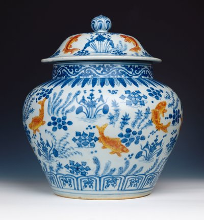 Emaloitu sinivalkoinen "Fish" purkki ja kansi, 1522-1566 tekijältä Chinese School