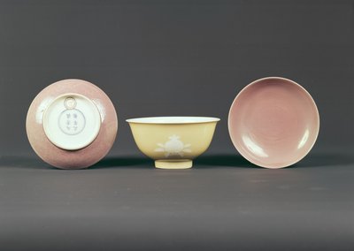 Pyöreä kulho, Chien Lung -kausi (1736-1795) (keraaminen) tekijältä Chinese School