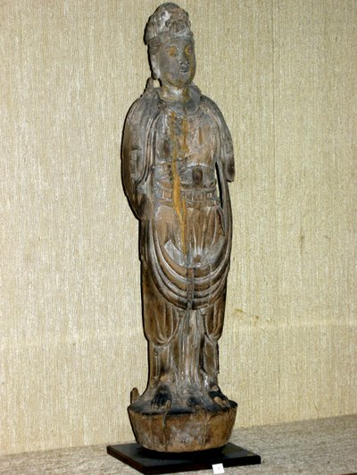 Kouan-yin, myötätunnon bodhisattva, Song-dynastia (960-1276) (maalattu puu) tekijältä Chinese School