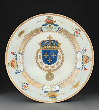 Suuri asevarasturi Ranskan kuninkaan käsivarsilla, n. 1730 (posliini) tekijältä Chinese School