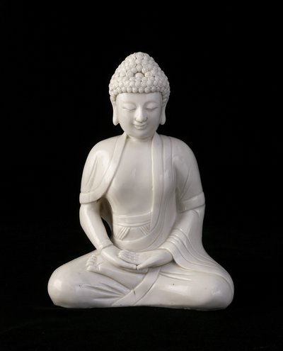 Istuva Buddha, Fujianin maakunta, Ming- tai Qing-dynastia (keraaminen) tekijältä Chinese School