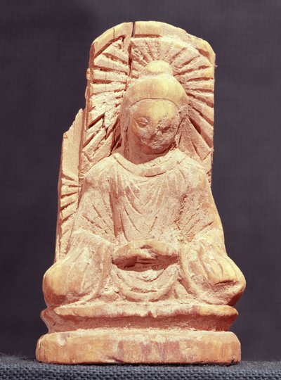 Istuva Buddha meditaatiossa, Tumshuqista (Xinjiang) 4.-5. vuosisadalta (puu) tekijältä Chinese School