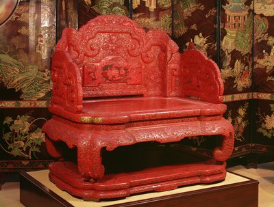 Keisari Chien Lungin valtaistuin (1711-99) (veistetty punainen lakka) tekijältä Chinese School