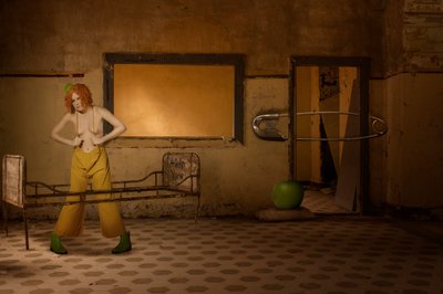 Surrealistinen klovninainen tekijältä Christine von Diepenbroek