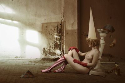 Surrealistinen alaston kartiohattu tekijältä Christine von Diepenbroek
