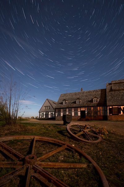 Star Trails -maalaistalo tekijältä Christoph Schaarschmidt