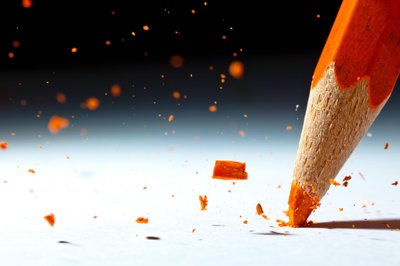 Oranssin kynän katkeaminen tekijältä Christophe Kiciak