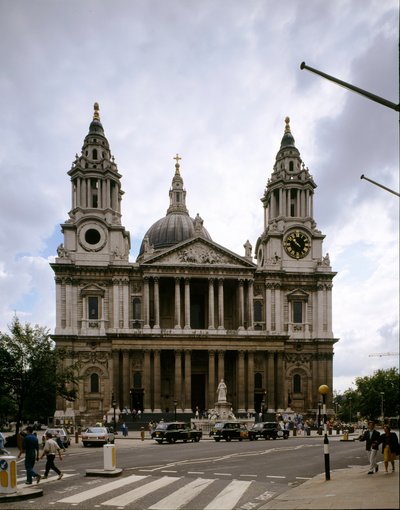 Näkymä Pyhän Paavalin katedraalille, jonka suunnitteli arkkitehti Christopher Wren (1632-1723) 1675-1710 Lontoo, Englanti tekijältä Christopher Wren