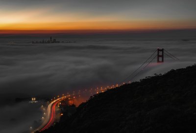 Golden Gate -silta sumuisena yönä tekijältä Chuanxu Ren