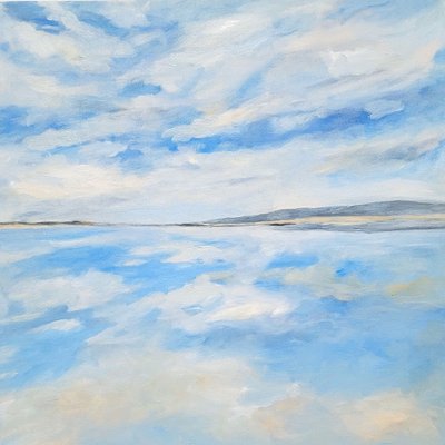 Laajan sinisen taivaan heijastus tekijältä Claire Whitehead
