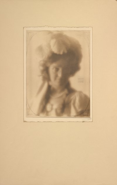 [Naisen muotokuva puvussa] tekijältä Clarence H. White