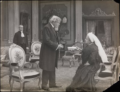 Still elokuvasta "Sixty Years a Queen", n. 1914 (b/w kuva) tekijältä Company Byron