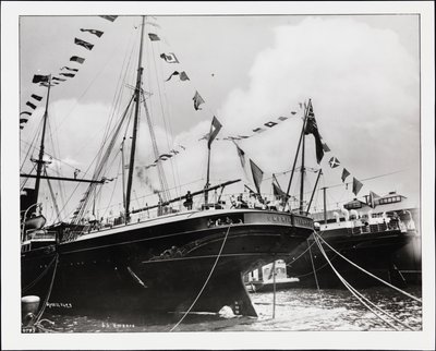 S.S. "Umbrian" perä telakassa, n. 1900 (b/w valokuva) tekijältä Company Byron
