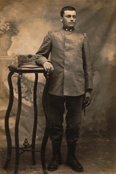 Albumi "The GM R. Army (World War I)": 34. jalkaväkirykmentin sotilas univormussa maittain (m/w kuva) tekijältä Conterno Conterno
