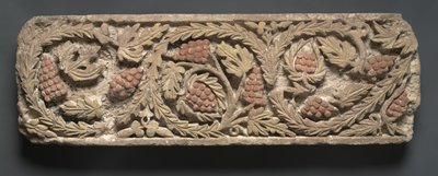 Frieze lehtien ja viinirypäleiden kanssa, 300s-400s (kalkkikivi) tekijältä Coptic Coptic