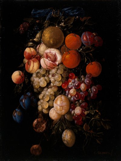 Rypäleiden, kirsikoiden ja luumujen asetelma, joka roikkuu naulosta sinisellä nauhalla tekijältä Cornelis de Heem