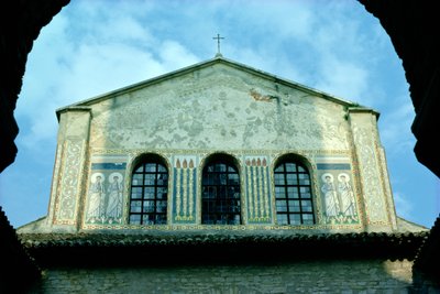 Näkymä ulkomosaiikeista tekijältä Croatian School