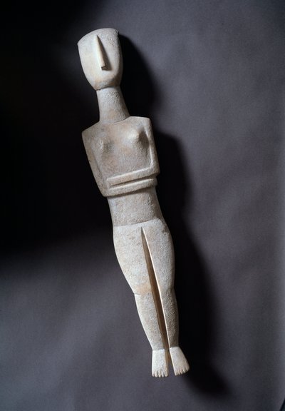 Naisjumala, kaavamainen hahmo, valkoinen marmori okralla upotettuna, 3200-2000 eKr. tekijältä Cycladic Cycladic