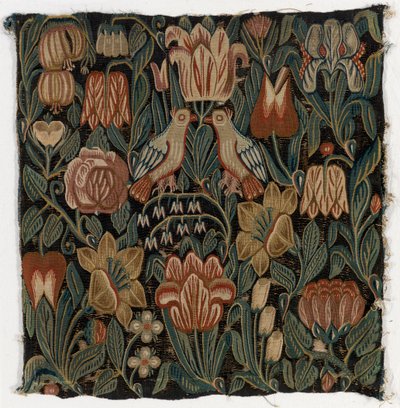 Tapahtunut tyynynpäällinen, joka kuvaa kahta lintua kukkien keskellä, valmistettu Schleswig-Holsteinissa, Tanskassa, n. 1690 (villa) tekijältä Danish School