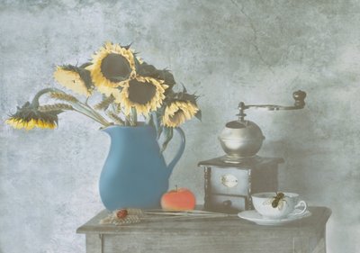 Maalaishenkinen auringonkukka-asetelma tekijältä Delphine Devos