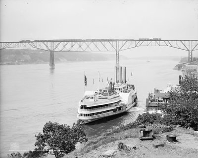 Poughkeepsien sillan yli ja ali, Poughkeepsie, N.Y., n.1906. tekijältä Detroit Publishing Co.