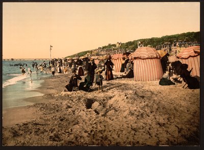 Ranta uima-aikaan, Trouville-sur-Mer, Ranska, n. 1905 (värillinen kuva) tekijältä Detroit Publishing Co.