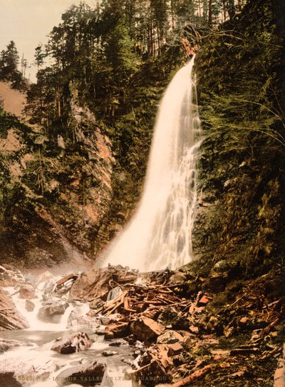 Lysin laakso ja Cascade de Cocur, Luchon, Pyreneet, Ranska, n.1890-1900 (valokuvakromi printti) tekijältä Detroit Publishing Co.