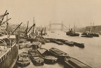Toimitus Lontoon uima-altaalla: Vista London Bridgestä Tower Bridgeen, vuodelta 1935. tekijältä Donald McLeish