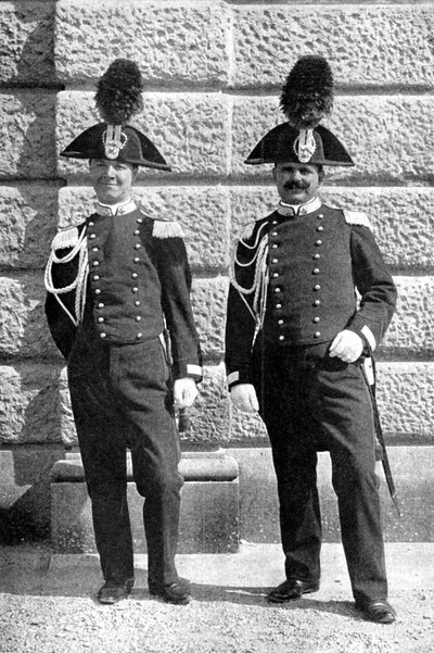 Kaksi italialaista poliisia, 1922. tekijältä Donald McLeish