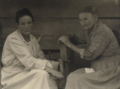 [Arminda-täti Mindy Anderson Curtis ja ystävä], 1930-1934 (platinaprintti) tekijältä Doris Ulmann
