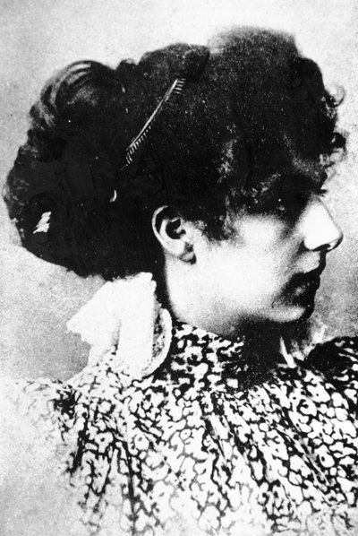 Mata Hari nuorena tyttönä (m/w kuva) tekijältä Dutch Photographer
