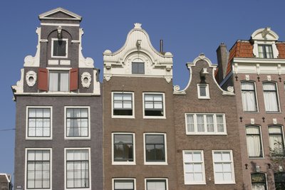 Harjakattoiset talot, tekijältä Dutch School