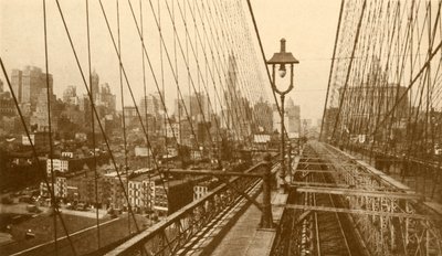 Lower Manhattan nähtynä Brooklynin riippusillan kaapeliverkon kautta, c1930. tekijältä ENA