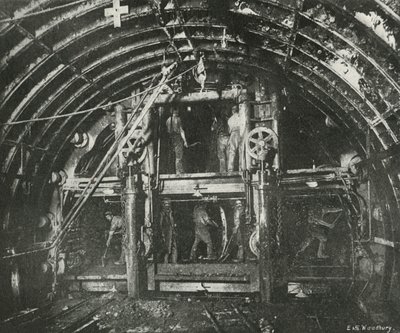 Tunnelin ajaminen Waterloon ja Cityn rautatielle, c1897 tekijältä E. and S. Woodbury