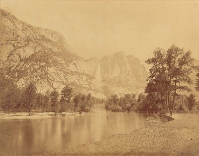 Yosemiten putoukset. (Suuri harmaakarhu.) 2600 jalan putous. tekijältä Eadweard J. Muybridge
