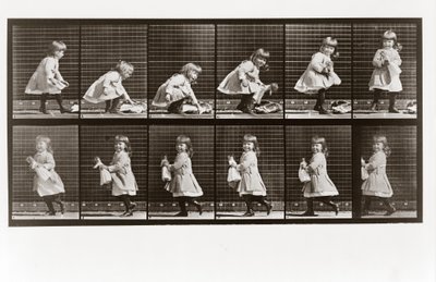 Lapsi leikkii nukella, Animal Locomotionin levy 481, 1887 tekijältä Eadweard Muybridge
