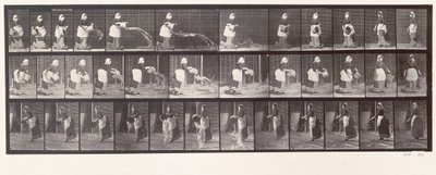 Piika heittelee vesiämpäriä, levy 404 Animal Locomotionista, 1887 tekijältä Eadweard Muybridge
