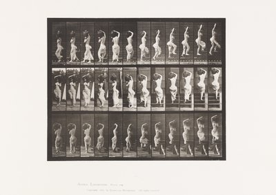Levy 105. Kääntyvä, nousevat portaat, vesipurkki vasemmalla olkapäällä tekijältä Eadweard Muybridge