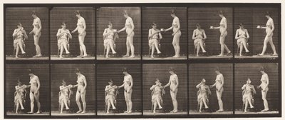 Lautas 450. Kaksi mallia, 8 tuo kuppi teetä, 1 kuppi ja juomia, 1872-1885 tekijältä Eadweard Muybridge