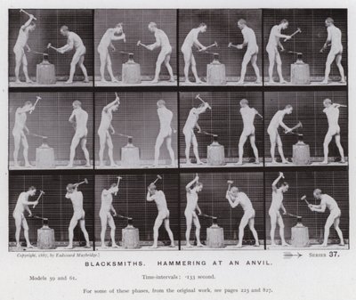 Ihmishahmo liikkeessä: Sepät, vasaralla alasin (m/w kuva) tekijältä Eadweard Muybridge