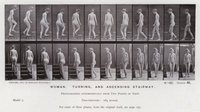 Ihmishahmo liikkeessä: nainen, kääntyvä ja nouseva portaat (m/w kuva) tekijältä Eadweard Muybridge