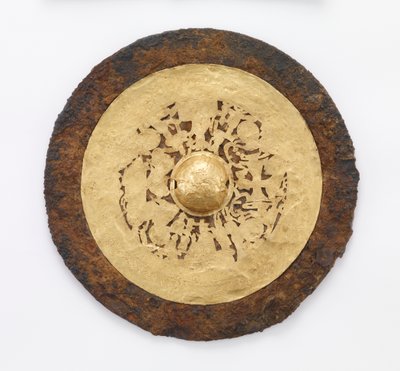 Peili lännen kuningataräidin (Xiwangmu) ja idän herttuan isän (Dongwanggong) kanssa, 25-220 (rauta kultalevyllä ja silkkijälkiä) tekijältä Eastern Han Dynasty Chinese School