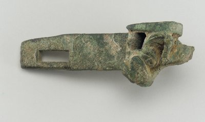 Vaunujen kiinnitys: lukitustappi tekijältä Eastern Zhou Dynasty Chinese School