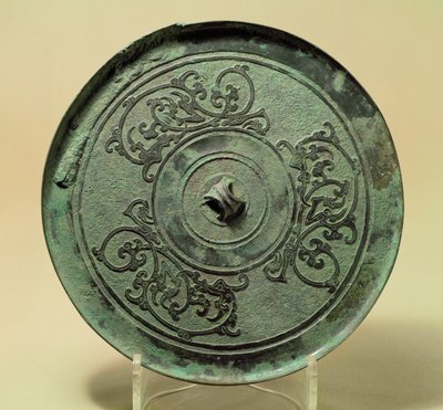 Peili, jossa lomituslohikäärmeitä, Itä-Zhou-dynastia, sotivien valtioiden aika, 475-221 eKr. (pronssi) tekijältä Eastern Zhou Dynasty Chinese School