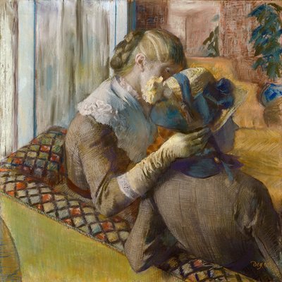 Muotimiehen luona. Asiakas yrittää hattua tekijältä Edgar Degas